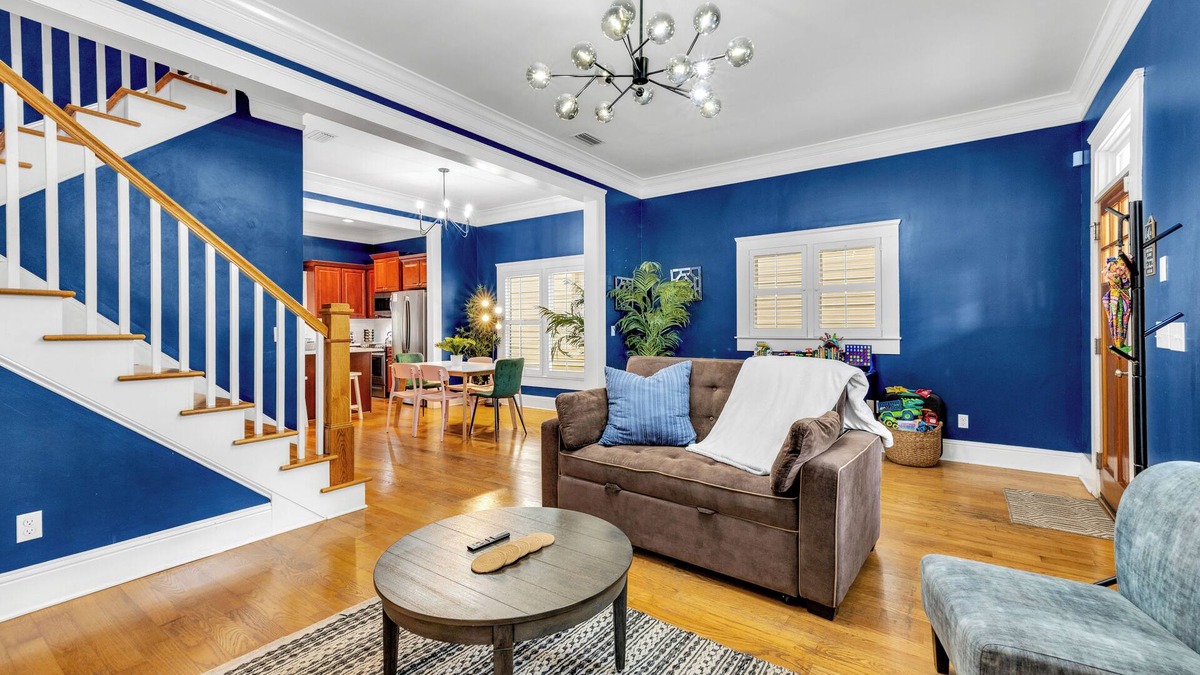 Urban Core House | 1537- 1 Mile to Vystar, Dailys, Arenas, Entertaining, Pet Friendly, Sleeps 10