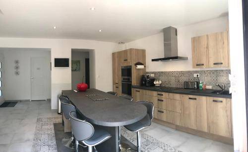 Arques-la-Bataille House | 155 m² House ∙ 3 bedrooms ∙ 8 guests