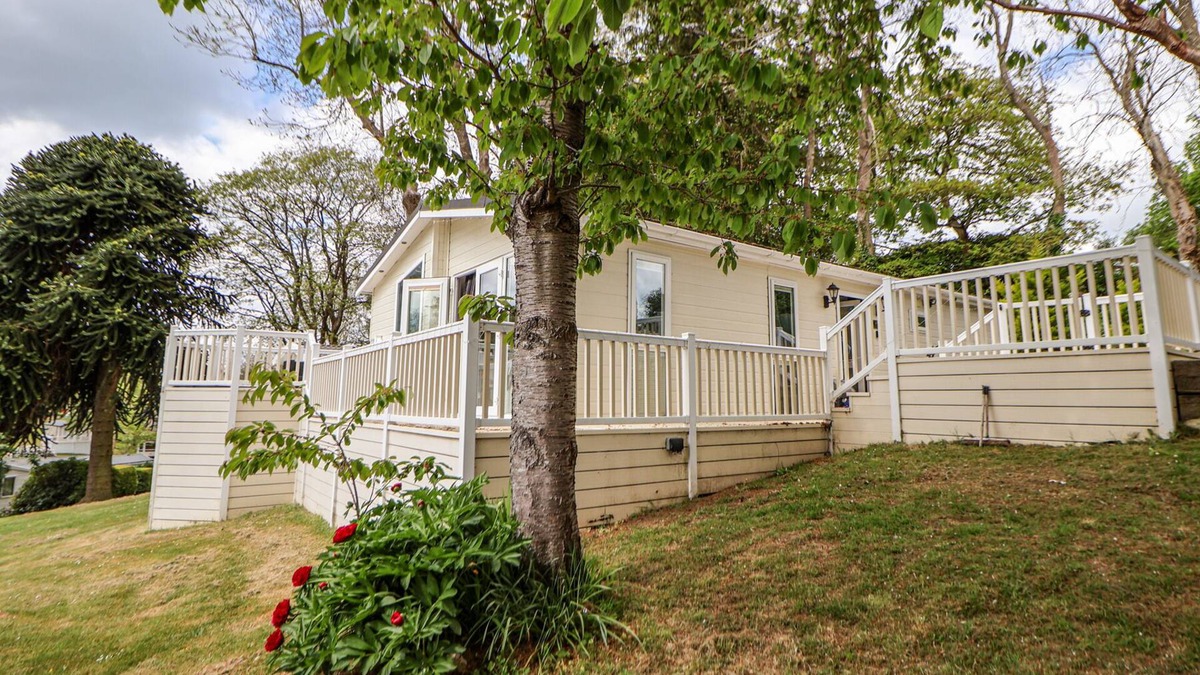 Ruthin Cottage | 155 WOODLAND HALL (LYONS), pet friendly, with a garden in Ruthin
