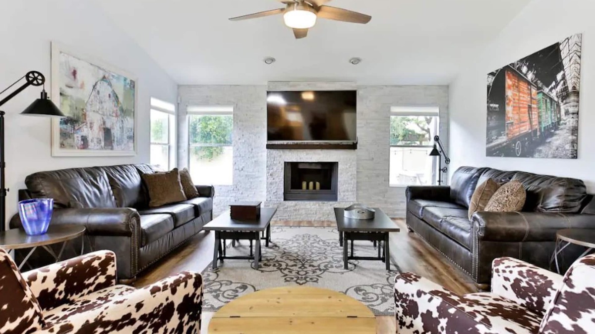Chandler House | 15min 2 Old Twn,Hot Tub,Pool,FirePit,Pool Tbl,K9ok