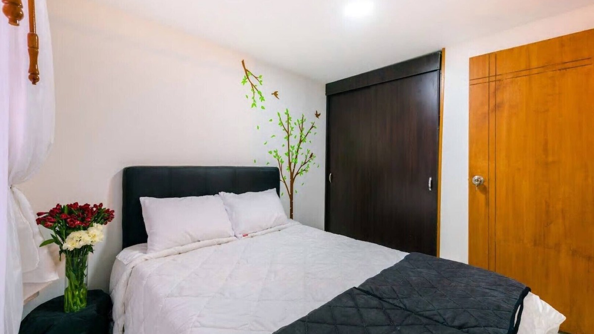 Kennedy Apartment | 15min Airport, High Wi-Fi, hot water & 24/7 sec
