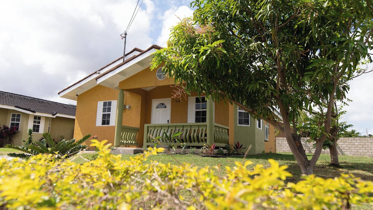 St. Ann's Bay House | 15min to Ocho Rios-Family sized 2Bed/2Bath-Pool-BBQ Grill-Gated Complex-100Mbps