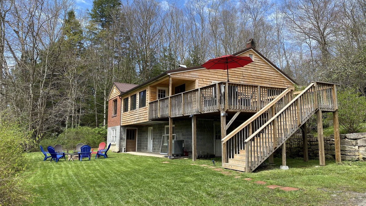 Mount Nebo Cabin | 16 acre retreat with large fishing pond and a butterfly meadow
