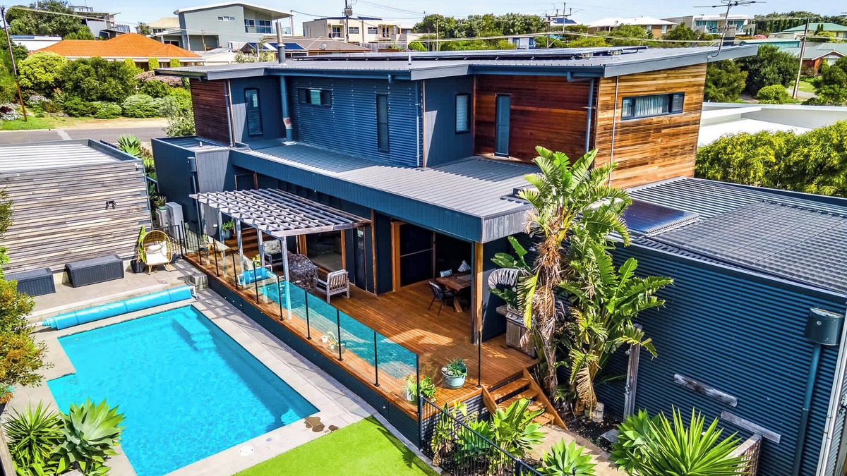 Port Elliot House | 16 Barton Street -DIVE RIGHT IN