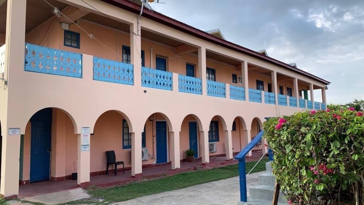 Black River House | 16 bedroom guesthouse in black river st elizabeth
