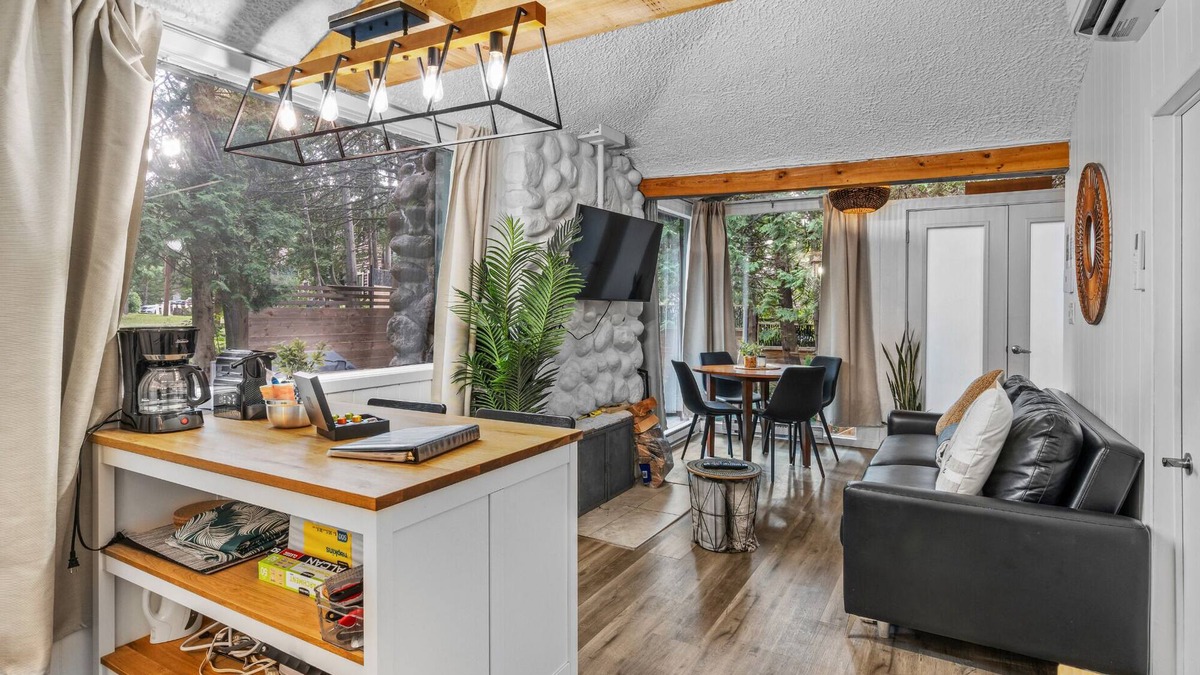 Sainte-Lucie-des-Laurentides Ski Chalet | 1601 - Le Petit Renard - Chalet with Spa and Beach