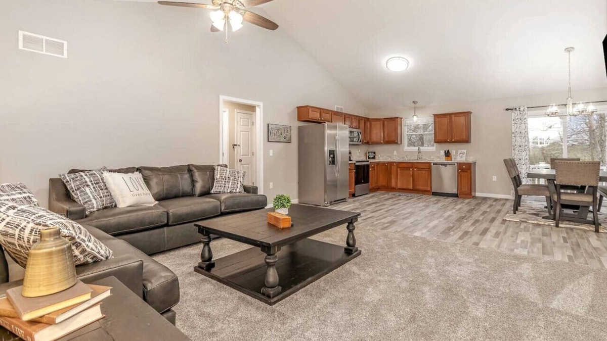 Hamilton House | 16 E Persimmons · Quietly nestled among the Nook