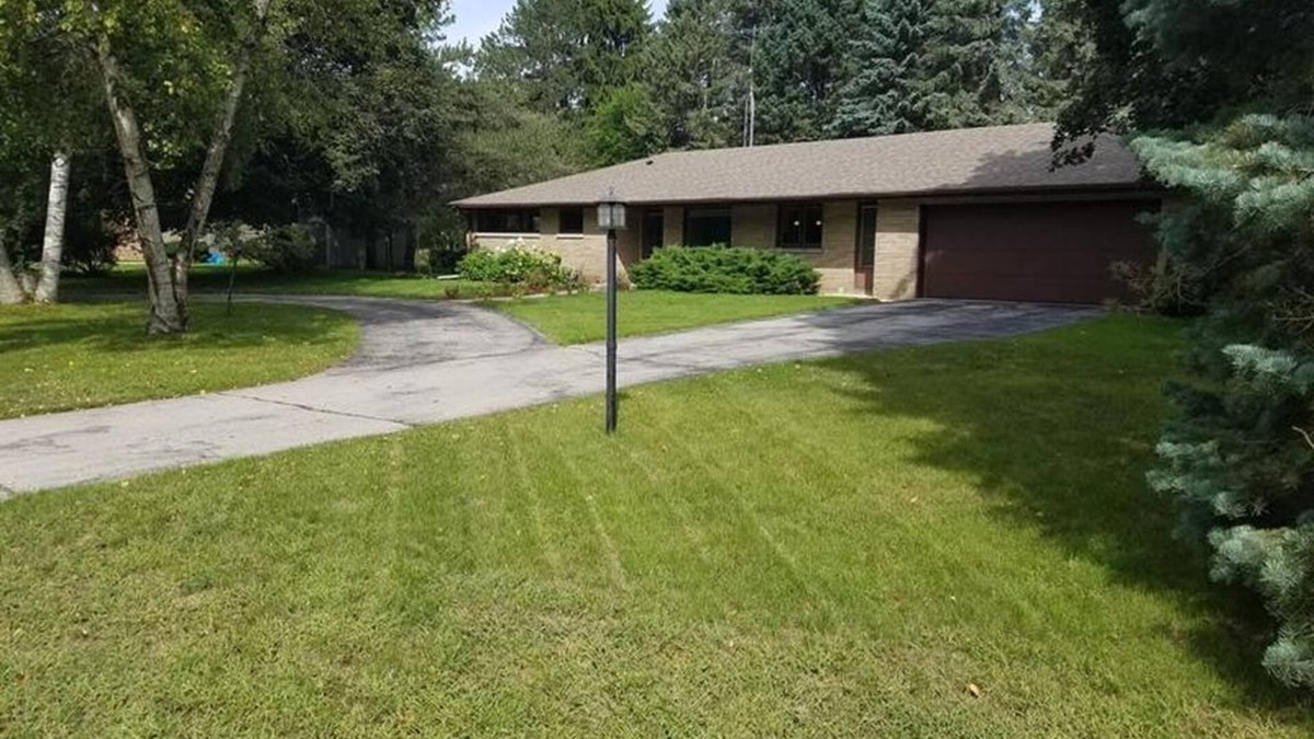 Sheboygan House | 16 MIN FROM RYDERCUP Wooded Retreat