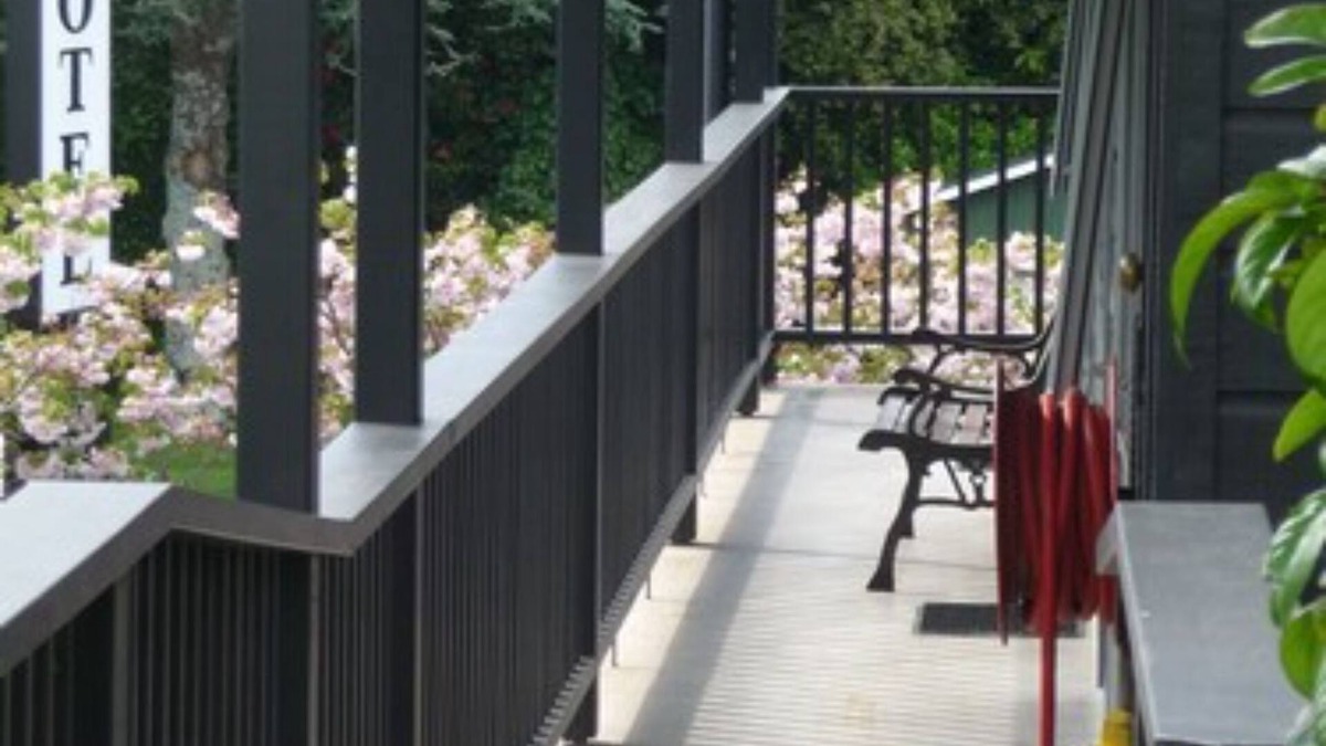 New Plymouth Hotel | 16 Northgate Motor Lodge
