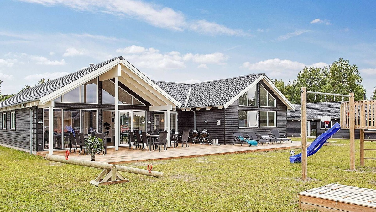 Vejby House | 16 person holiday home in Vejby