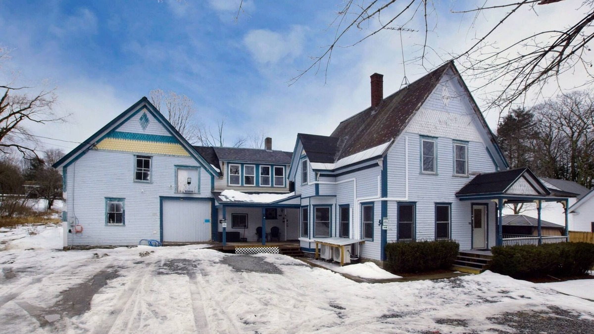 Antrim House | 16 ppl 2 hot tubs, game room, fire pit