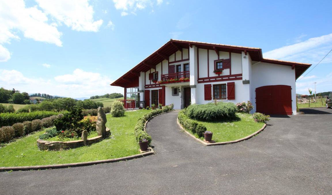 Ainhice-Mongelos House | 160 m² Gîte ∙ 5 bedrooms ∙ 10 guests