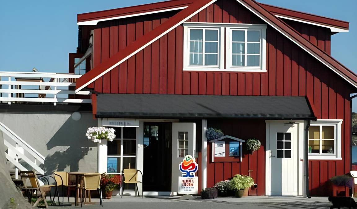 Henningsvaer Resort | 160 m² Resort ∙ 4 bedrooms ∙ 8 guests