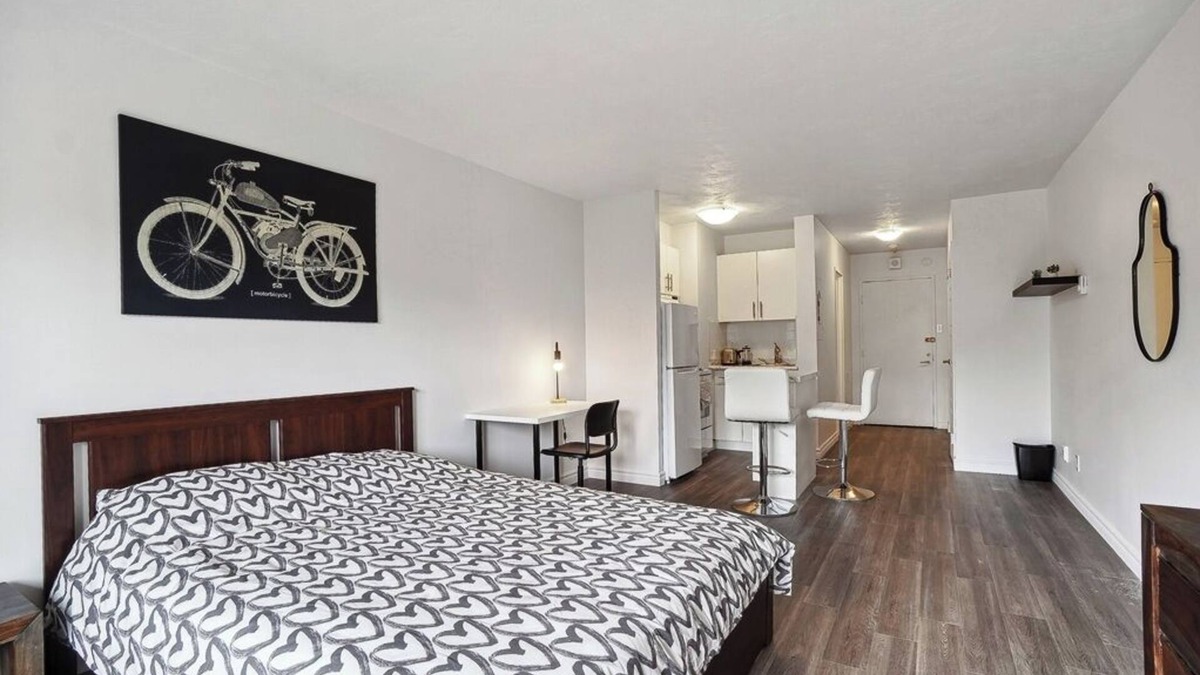 Plateau Mont Royal Apartment | #162 Modern Studio in Plateau Mont-Royal