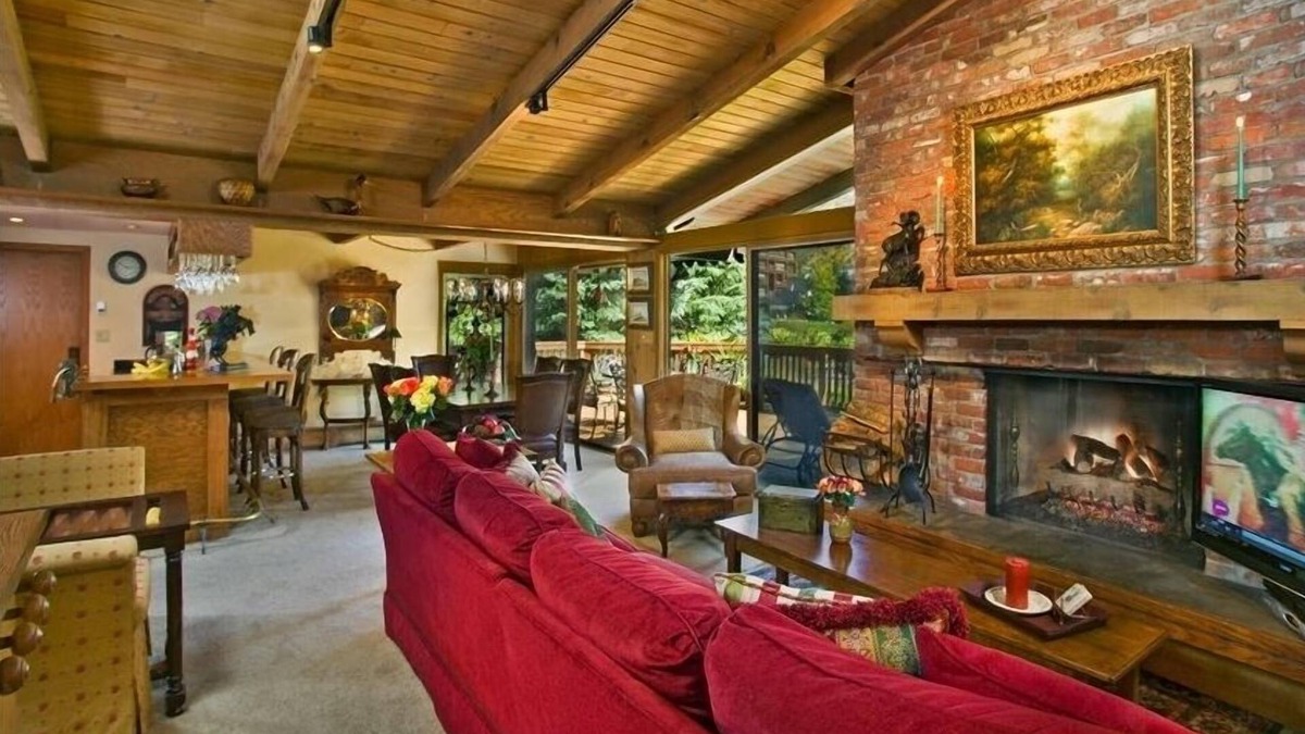 Vail House | 162 West Meadow Drive - ~The~ Only Place to Be