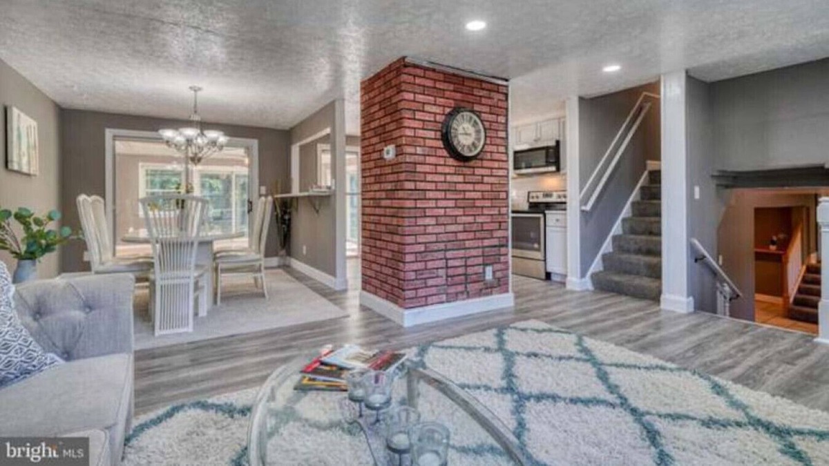 Nottingham House | 163) Massive 3 bedroom home with backyard!