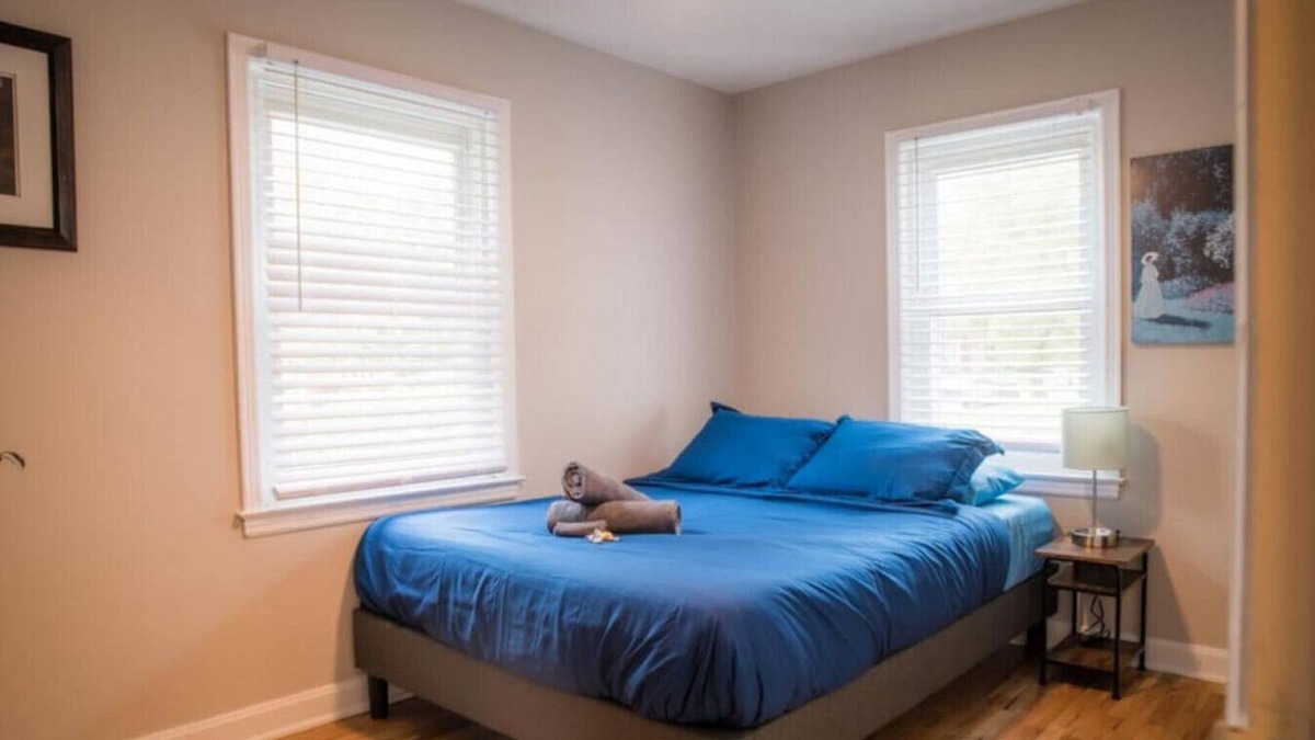 Grandview Heights House | 1634 Elmwood Ave. · Elmwood Estate! PET friendly W/ Screened In Porch