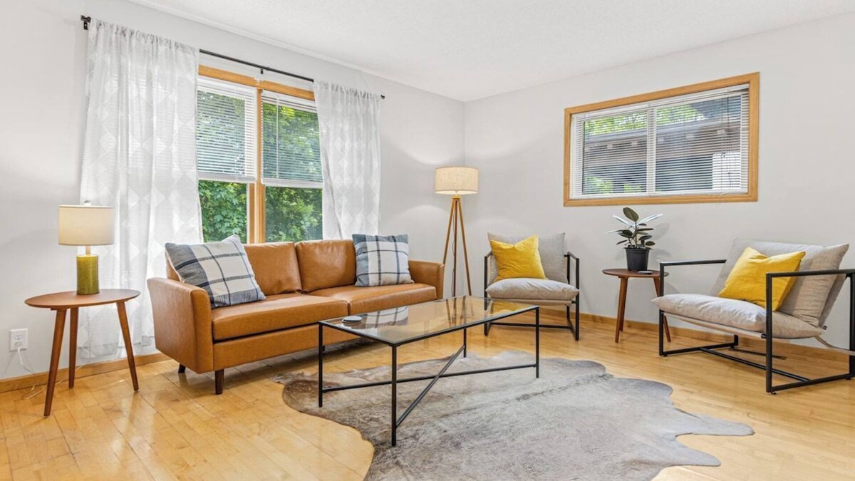 Merriam Park House | 1663 Selby · Capital Charm: Large Group Getaway