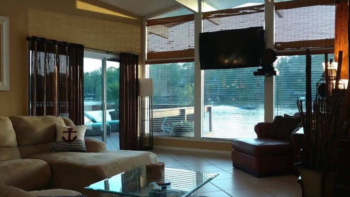 Killen House | 169 PONTOON BOAT AVAILABLE/RIGHT OVER THE LAKE!