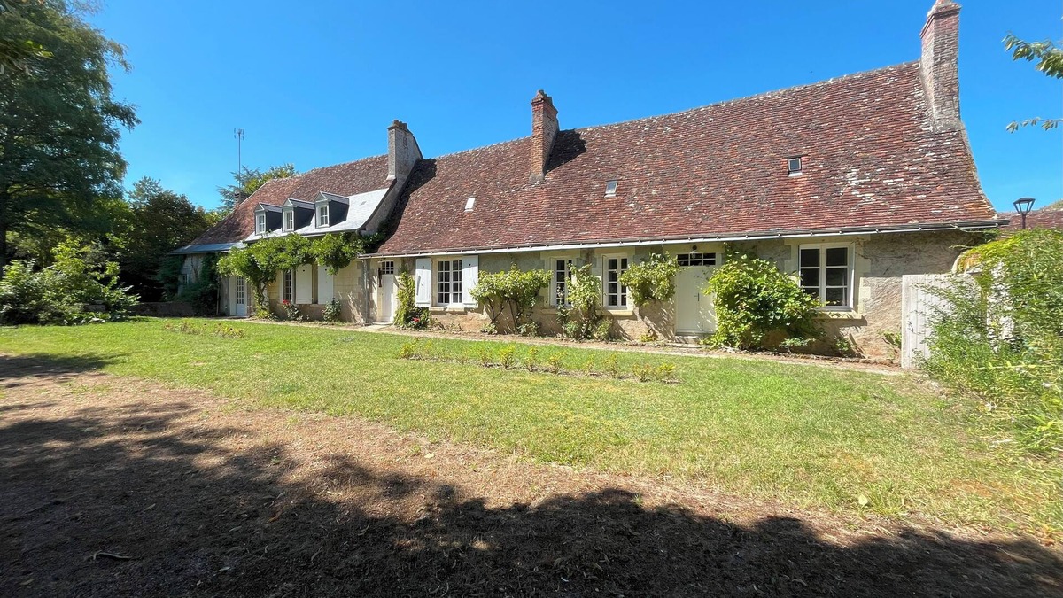 Saint-Etienne-de-Chigny House | 16th century priory, sleeps 11, large enclosed garden, near the Loire chateaux