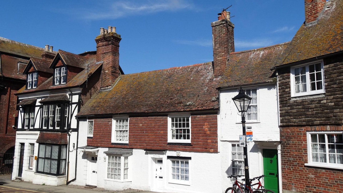 Rye Cottage | 16th Century Cottage Situated Opposite The Medieval Landgate Arch