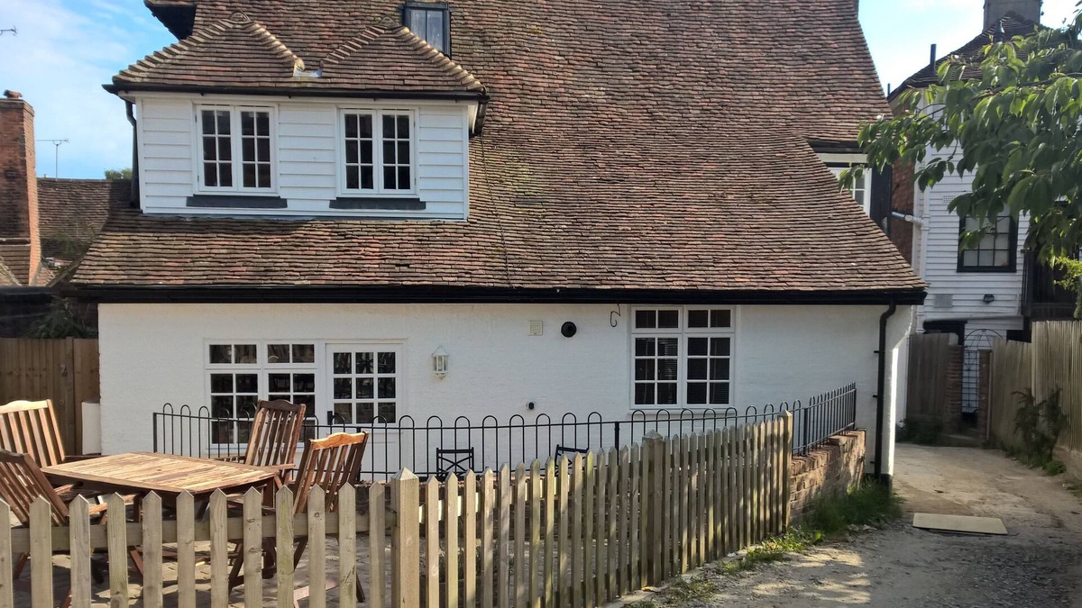 Cranbrook House | 16th Century Former Alehouse