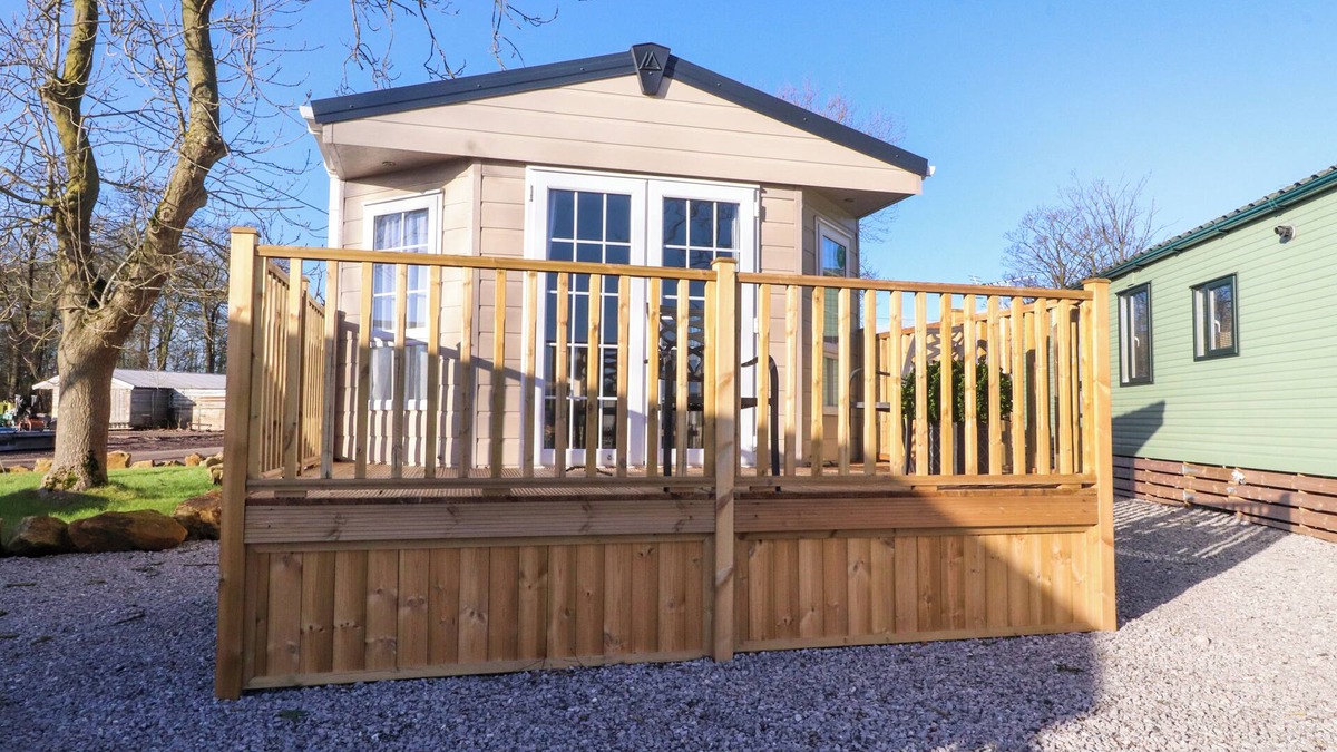 Wesham Cottage | 17 BIRCHWOOD CLOSE, pet friendly, with a garden in Lytham St. Annes