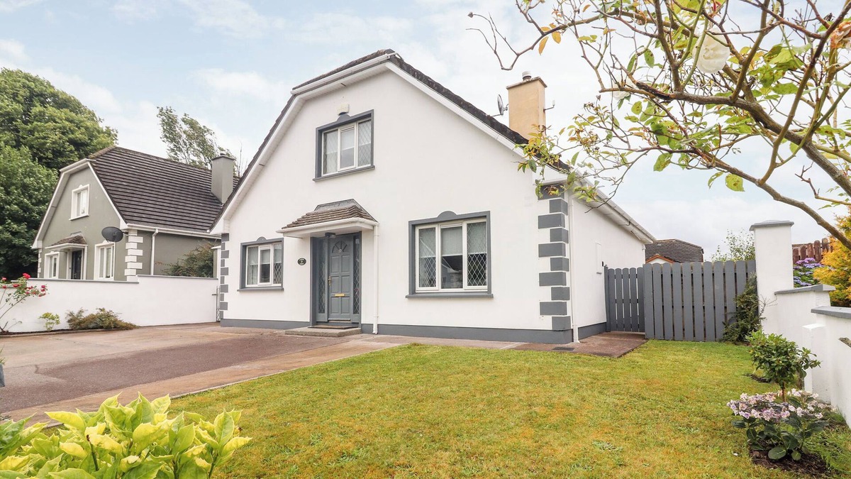 Killorglin Cottage | 17 CLOVER HILL, pet friendly in Killorglin, County Kerry
