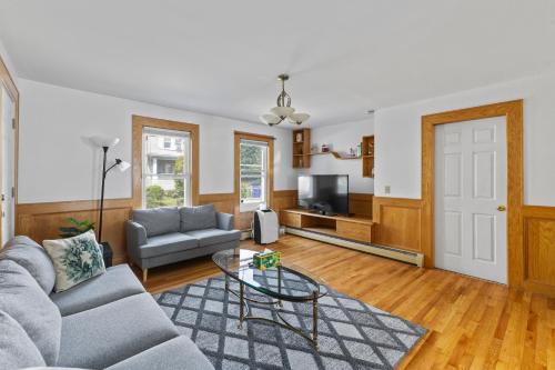 Malden Apartment | 17 Cozy&Spacious 3 bedroom home in Malden with window AC