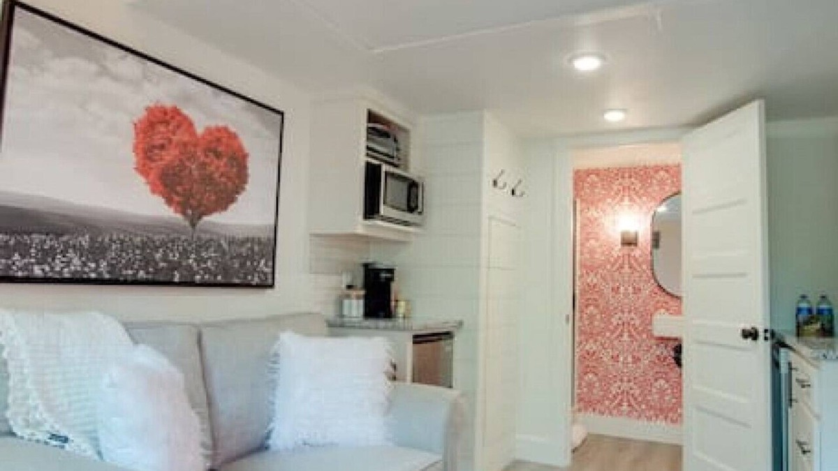 Groveoak House | #17 Heartthrob Tiny Cottage
