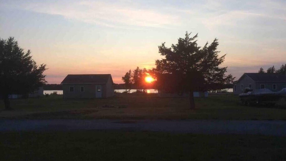 Alburg House | #17 Isle View - Fishing, Sunsets, Beaches, Golfing