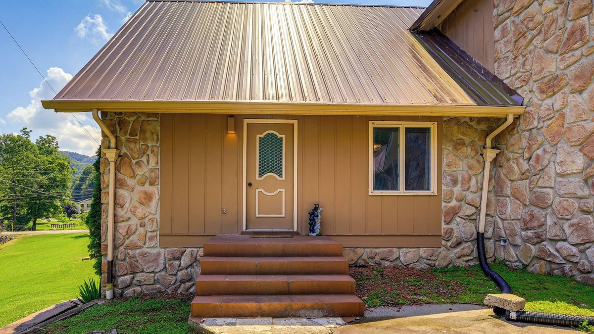Wolford Apartment | 17 Mi to Coal Canyon Trail: Scenic Mtn-View Apt!