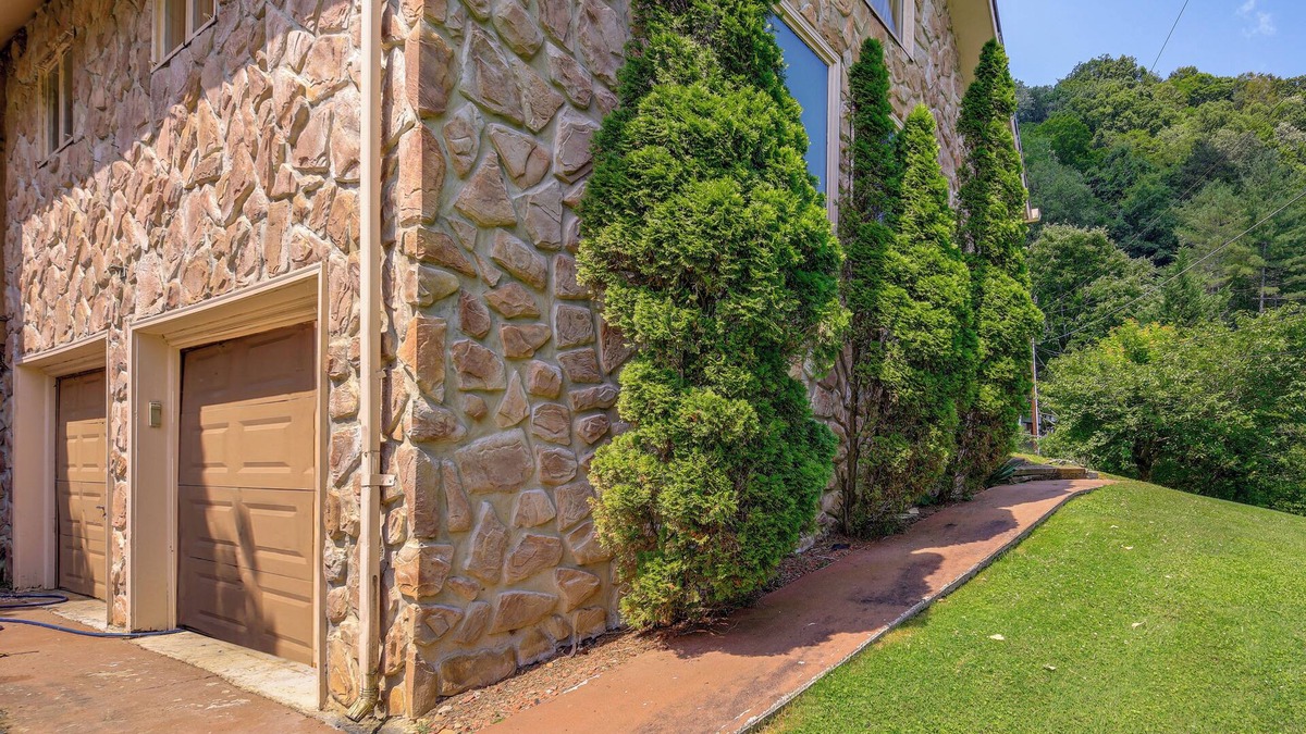 Wolford Apartment | 17 Mi to Coal Canyon Trail: Scenic Mtn-view Apt!