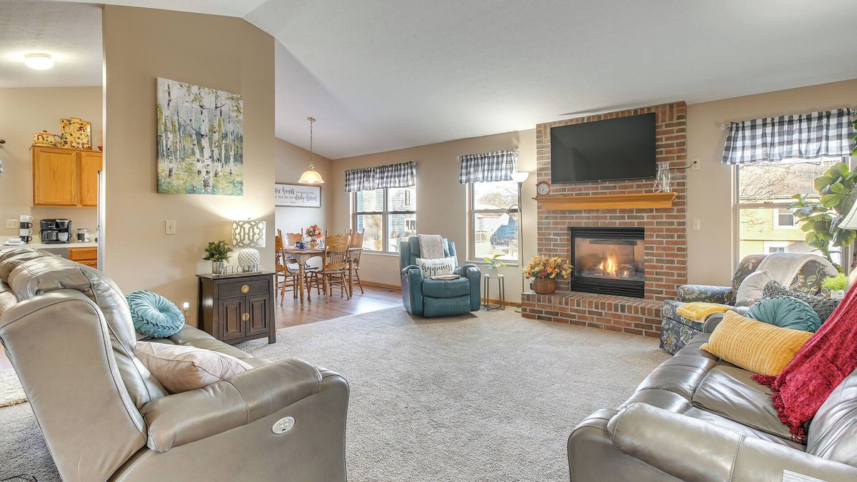 Pickerington House | 17 Mi to Columbus: Pickerington Home w/Fire Pit!