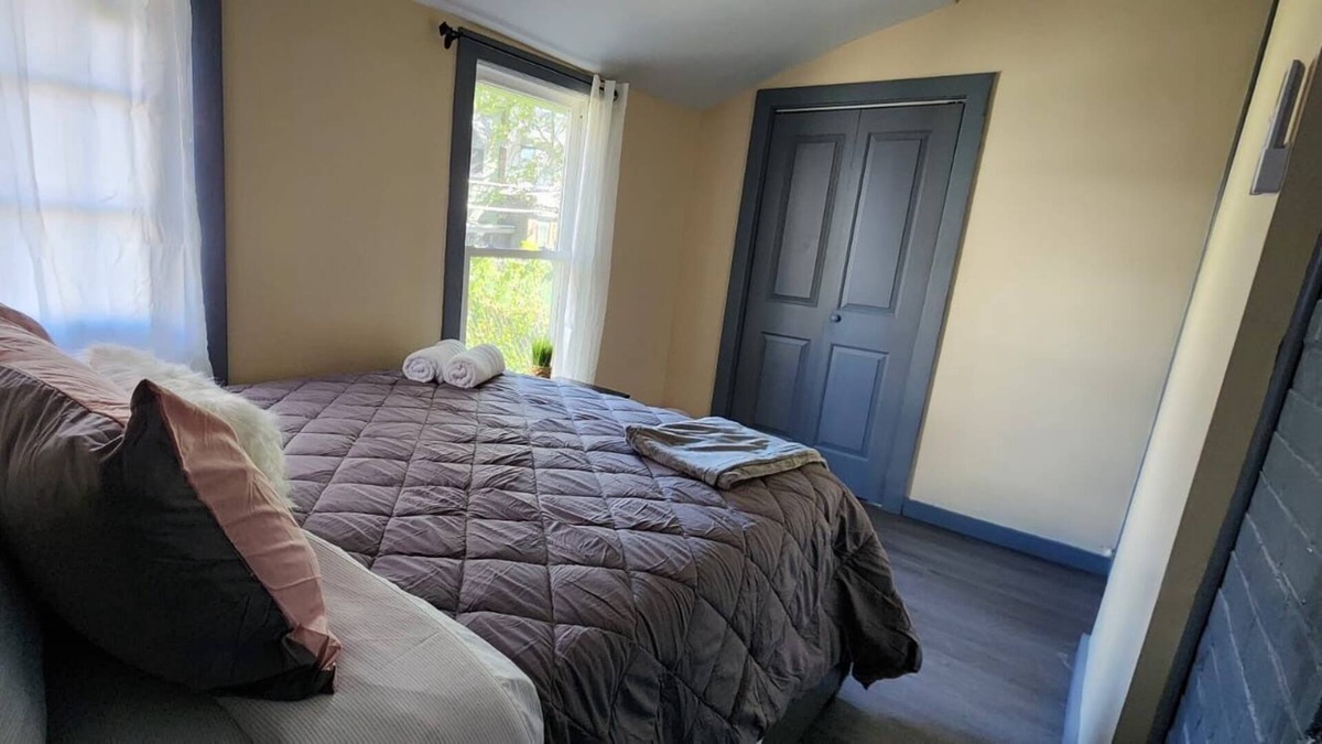 West Philadelphia House | #17 NEW Bright & Cozy Room in Haddington