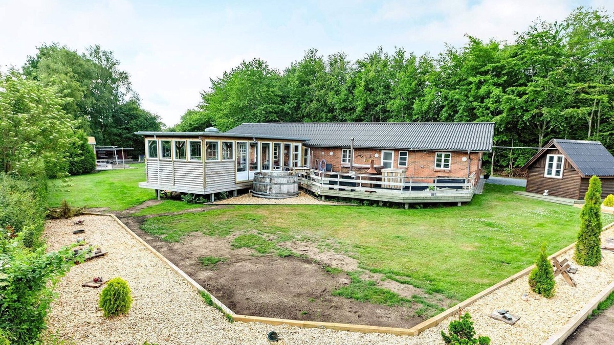 Vester Grønning House | 17 person holiday home in Roslev-By Traum