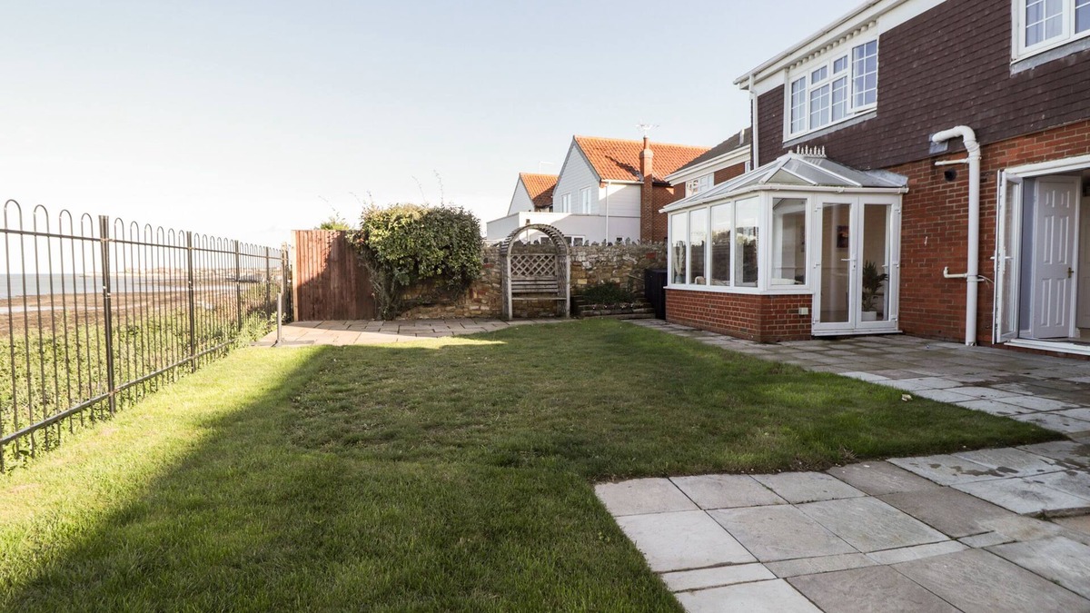 Birchington Cottage | 17 ST. MAGNUS CLOSE, pet friendly in Birchington-On-Sea