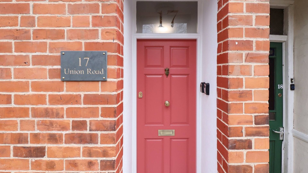 Lincoln Cottage | 17 UNION ROAD BASEMENT, romantic, with a garden in Lincoln