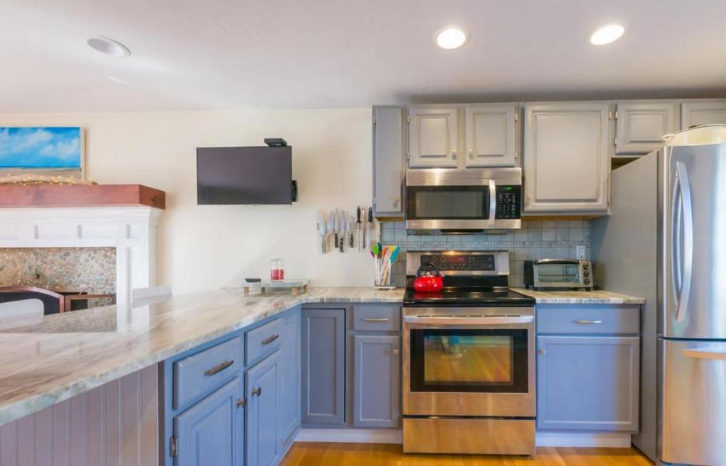 Mashpee House | 17 Woodland Avenue Mashpee Cape Cod - - The Cape Escape