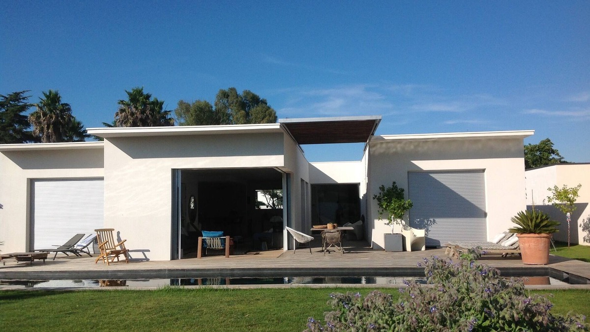 Saint-Aunes House | 170 m2 single storey architect house with 120 m2 terrace and 400 m2 garden