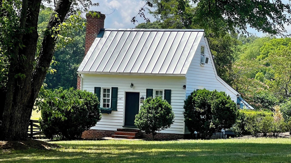 Cobham Cottage | 1700"s Summer Kitchen Cottage #147 Pool & Spa