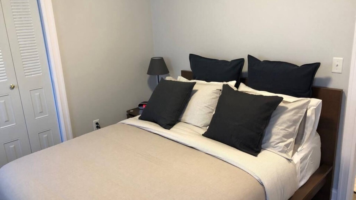 Industry Apartment | 1703 1D · Outstanding 1bed Apt/20 min to NYC-Parking Avail