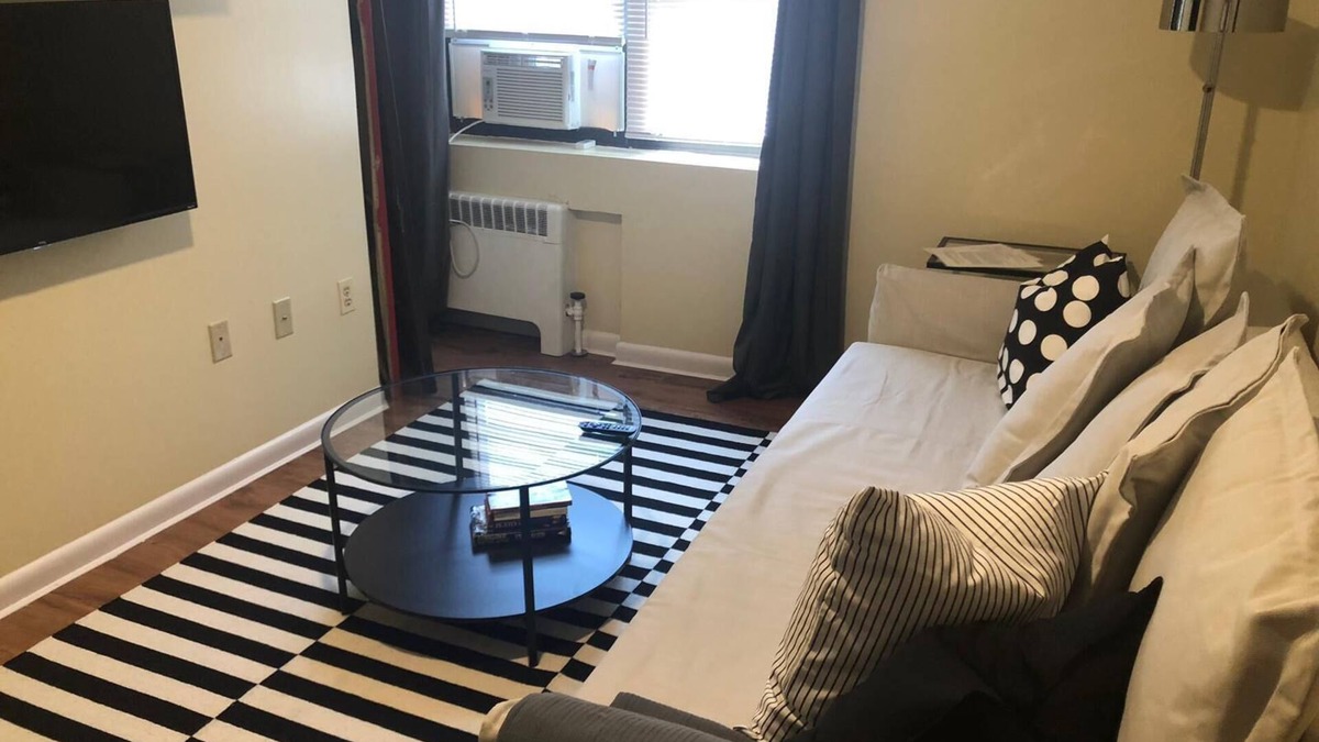 Industry Apartment | 1703 3H · Suitable 2bed Apt-20 min to NYC/Parking Avail