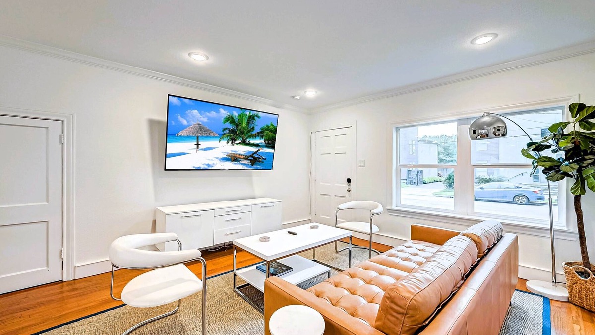 Hyde Park Apartment | 1709 Maryland 2KING/1BA Bottom Apt Duplex Pets Ok!n10 FURNISED APARTMENTS ONSITE