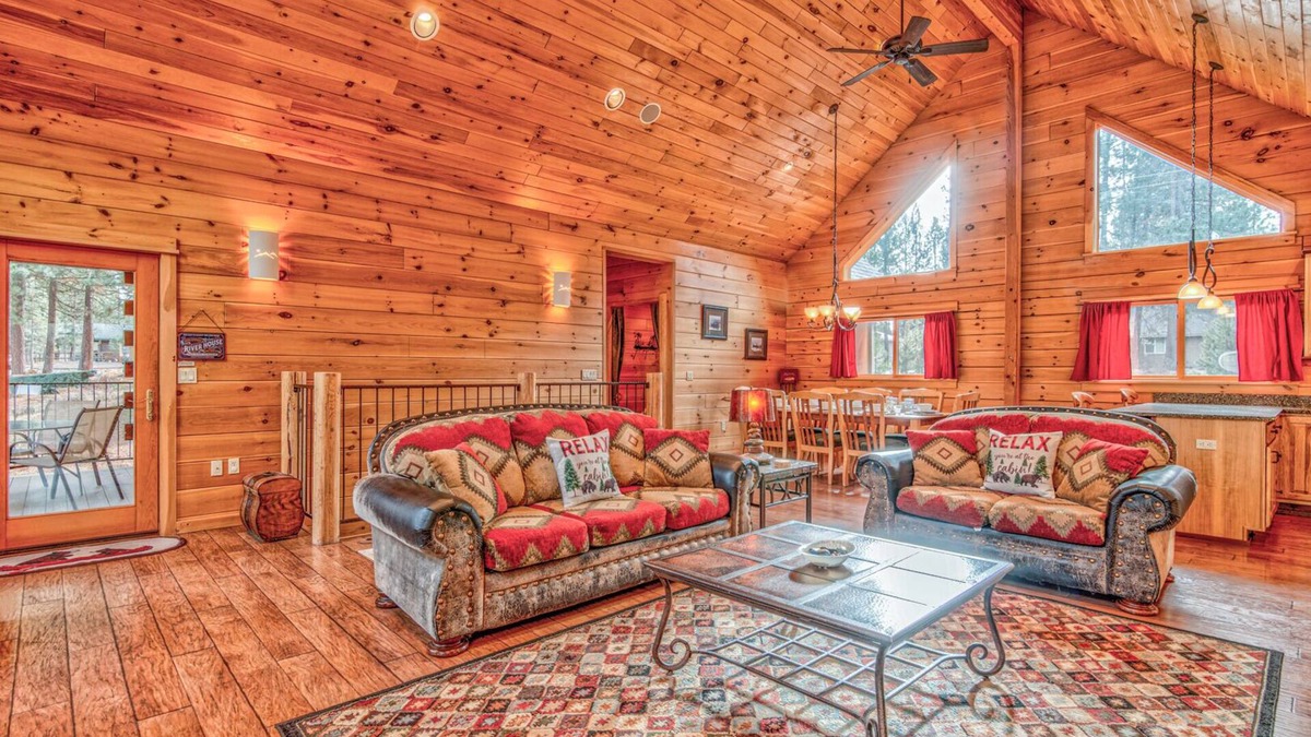Oregon Water Wonderland Cabin | 17166 Crane Drive is a custom built log cabin on the Big Deschutes River, wit