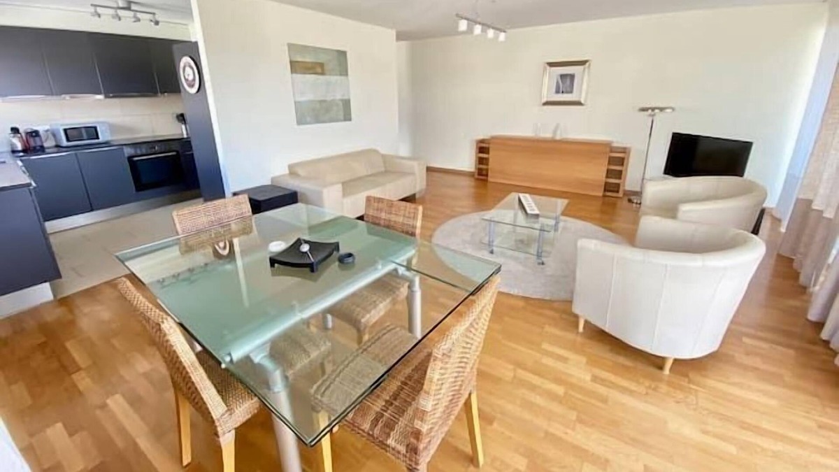 Lausanne Apartment | 172 * Good location, spacious and free parking included !