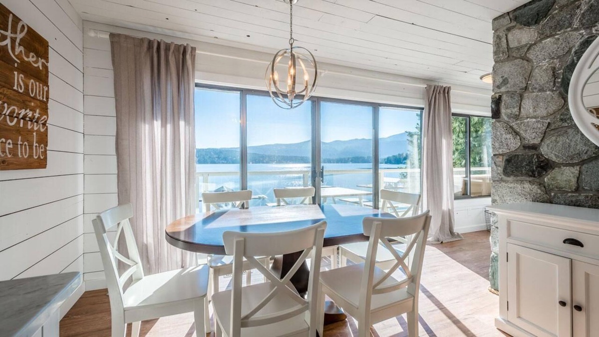 Sproat Lake House | 173 feet of beach, 1.6 acre property, privacy and relaxation at the lake!
