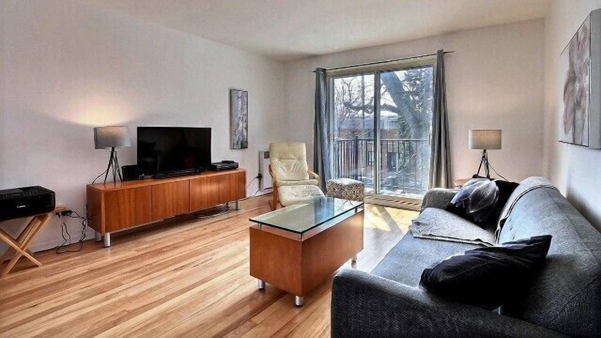 Longue-Pointe Apartment | #176 Large, Impeccable and Bright Apartment