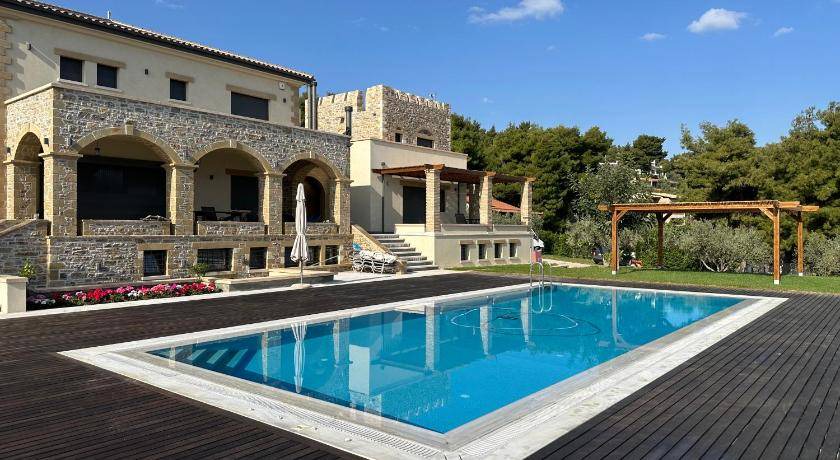 Oropos Villa | 178 m² Villa ∙ 2 bedrooms ∙ 10 guests