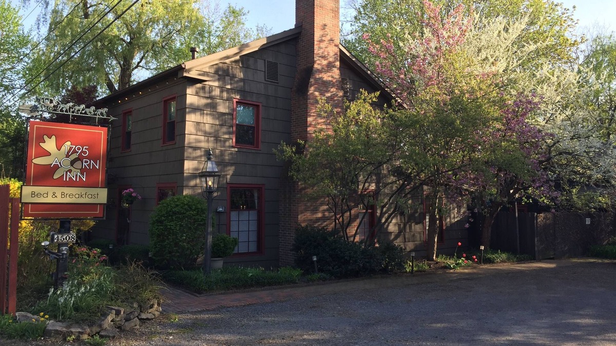 Bristol Hills Bed & Breakfast | 1795 Acorn Inn B&B